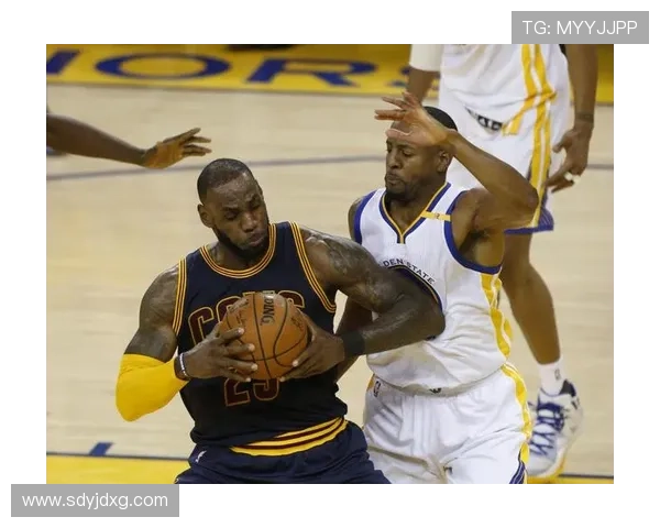 詹姆斯连罚4中并完成关键封盖